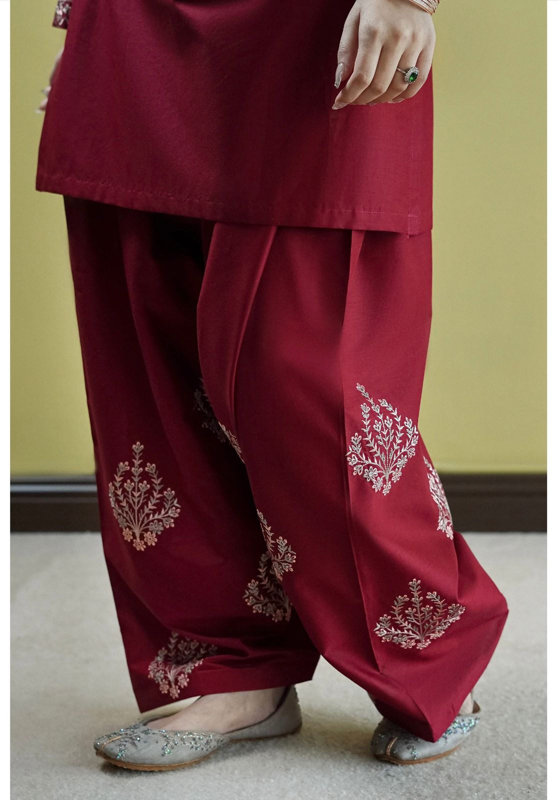 URGE LAWN 2 PC EMBROIDERD SHIRT WITH EMBROIDERED TROUSER