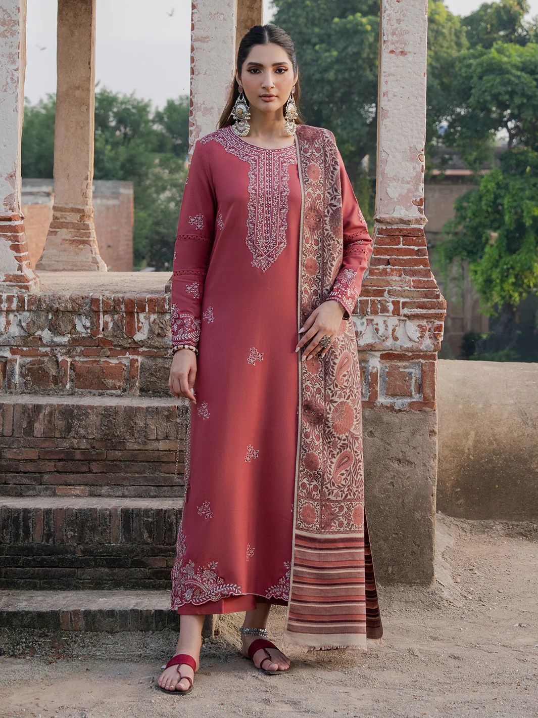 Izel 3PC Lawn Embroidered Suit