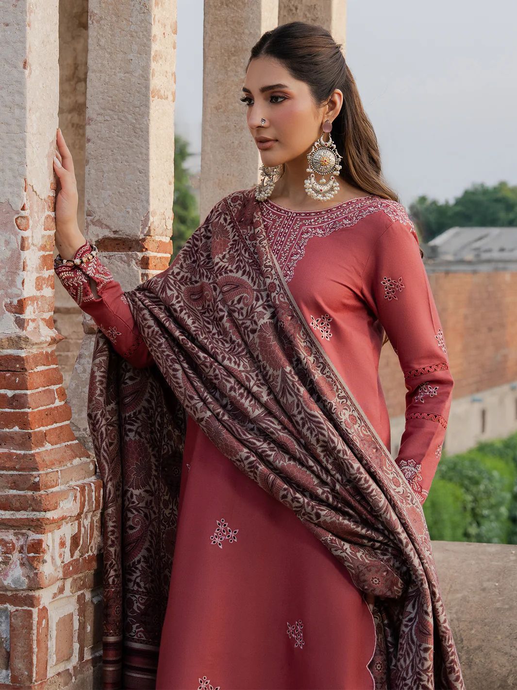 Izel 3PC Lawn Embroidered Suit