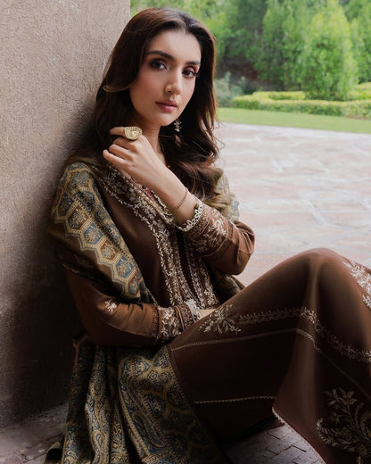 IZEL PREMUIM EMBROIDERED LAWN 3 PC