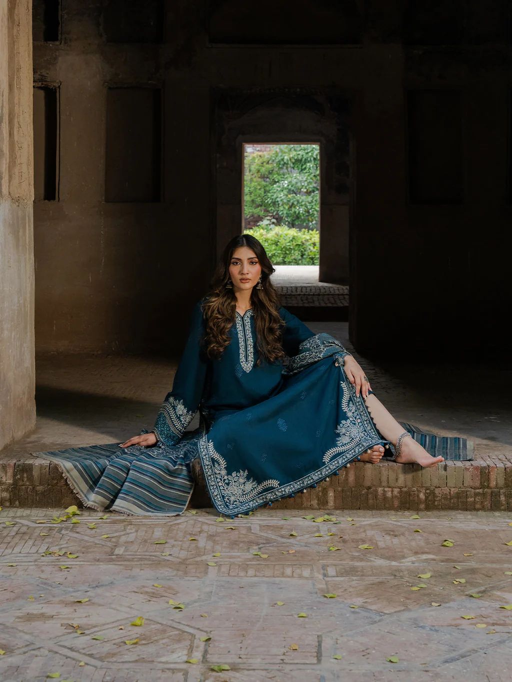 Izel Lawn 3PC Heavy Suit