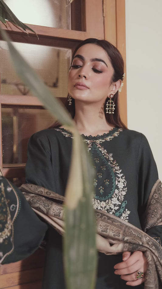 Izel Lawn Embroidered 3 PC