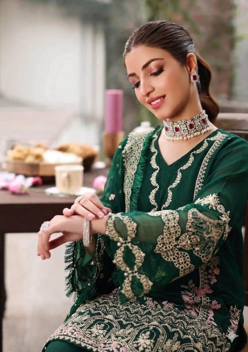 (BOTTLE GREEN) MARIA B 3 PC LAWN EMBROIDERED WITH EMBROIDERED DUAPPTA