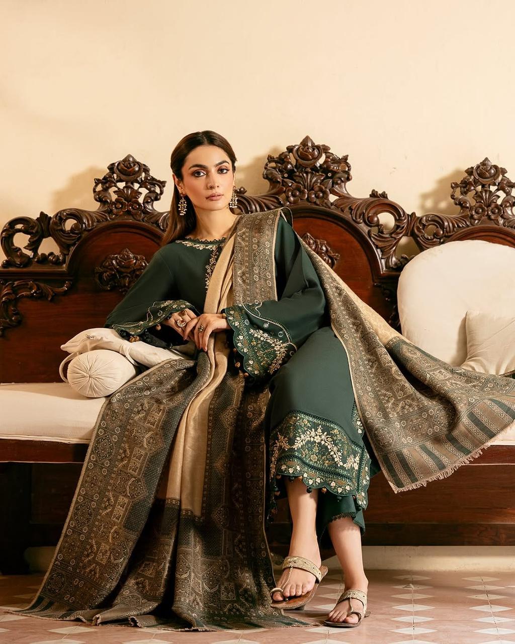 Izel Lawn Embroidered 3 PC
