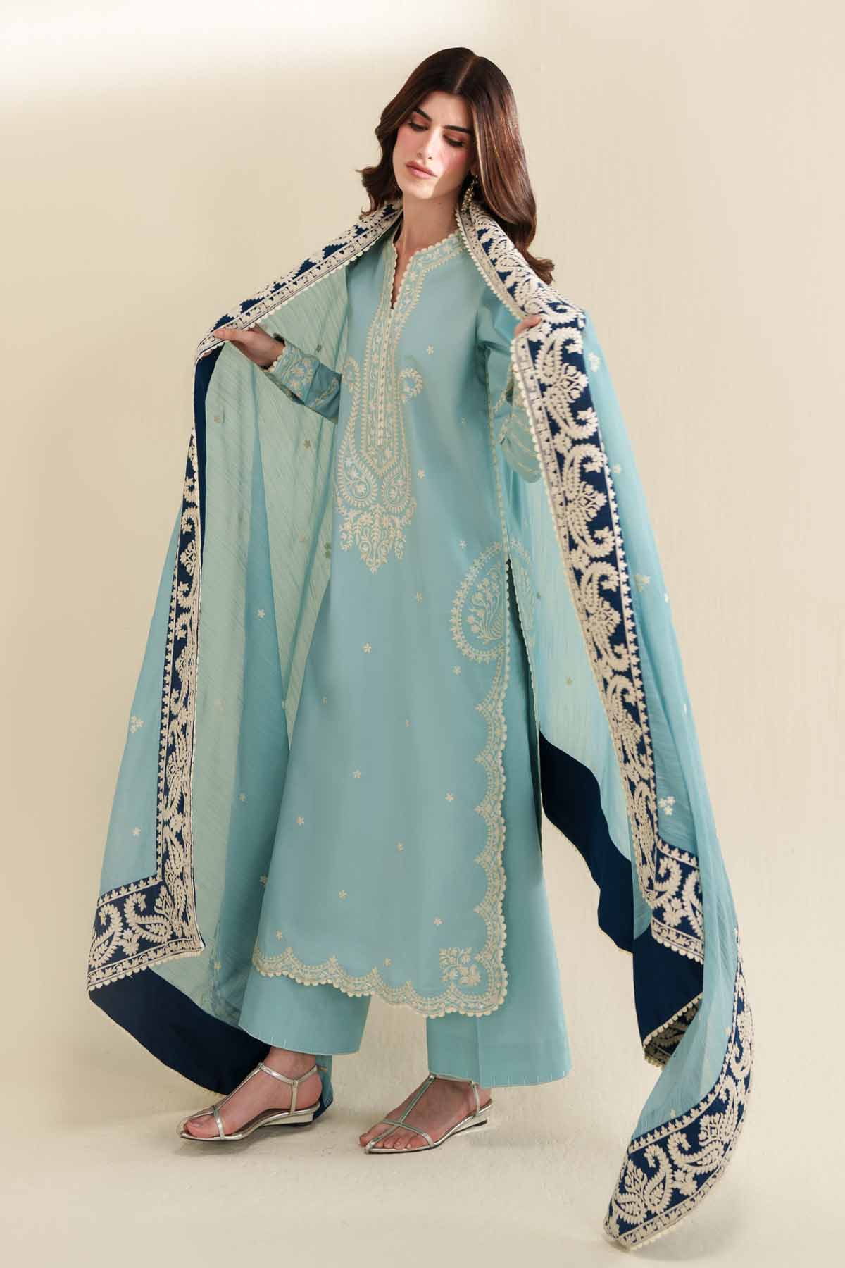 ZAIB LUXURY WINTER EMBROIDERED 3 PC SUIT WITH EMBROIDERED SHAWL
