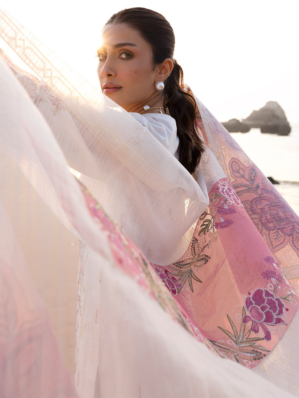 MAHNUR LAWN CHIKAN HEAVY EMBROIDERED 3 PC WITH EMBROIDERED DUPATTA