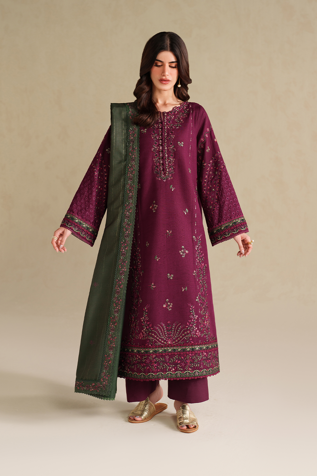 IZNIK WINTER EMBROIDERED 3 PC SUIT WITH EMBROIDERED SHAWL
