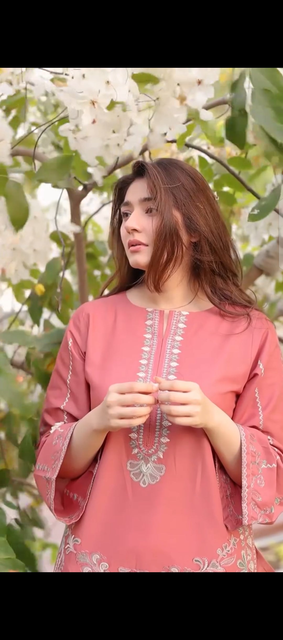 URGE LAWN 2 PC EMBROIDERD WITH EMBROIDERED TROUSER