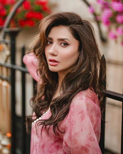 MAHIRA KHAN ORGANZA LUXURY EMBROIDERED SUIT WITH CUTWORK