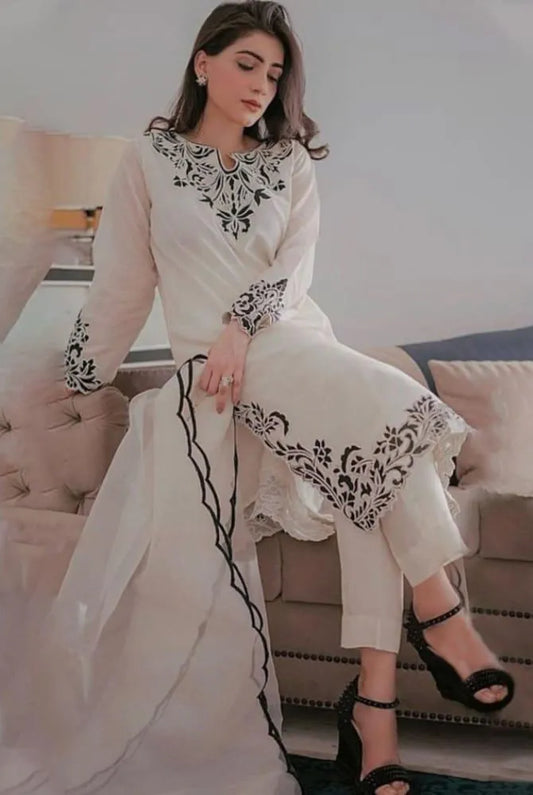 MARIA B EMBROIDERED 3 PC SUIT WITH EMBROIDERED DUPPATA
