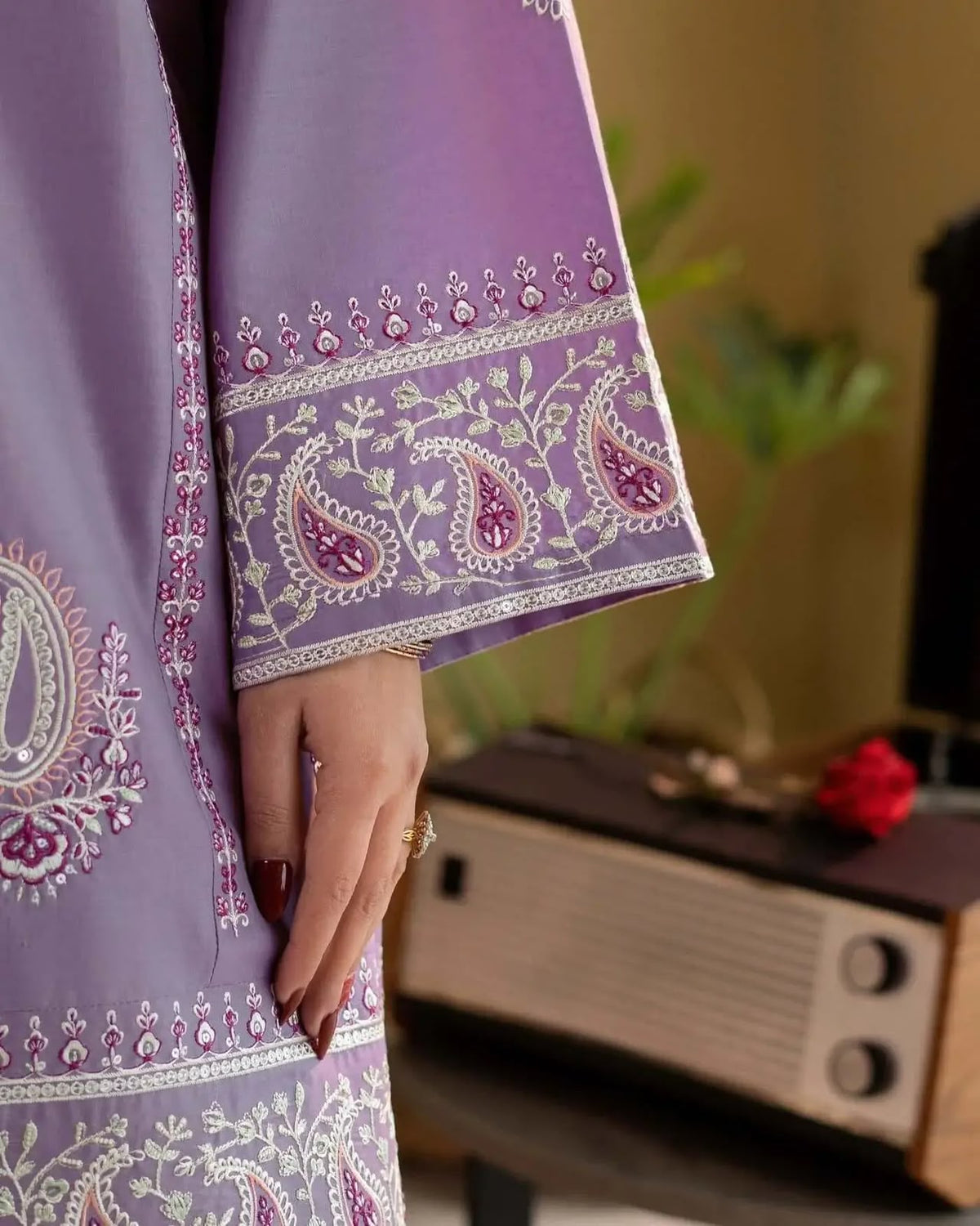 URGE 2 EMBROIDERED SUIT WITH EMBROIDERED TROUSER