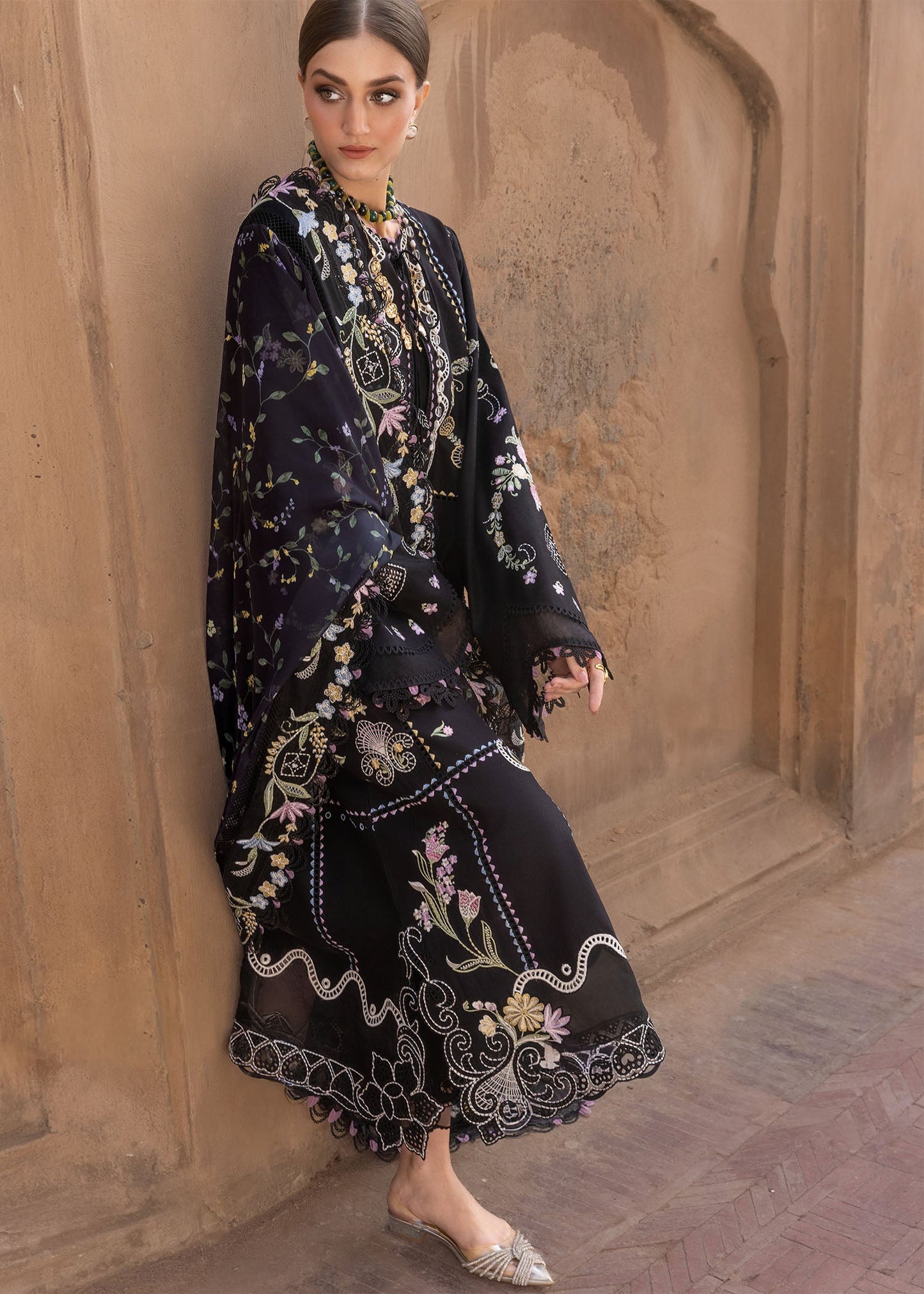 CRIMSON LAWN LUXURY EMBROIDERED 3 PC WITH EMBROIDERED BACK AND DUPATA