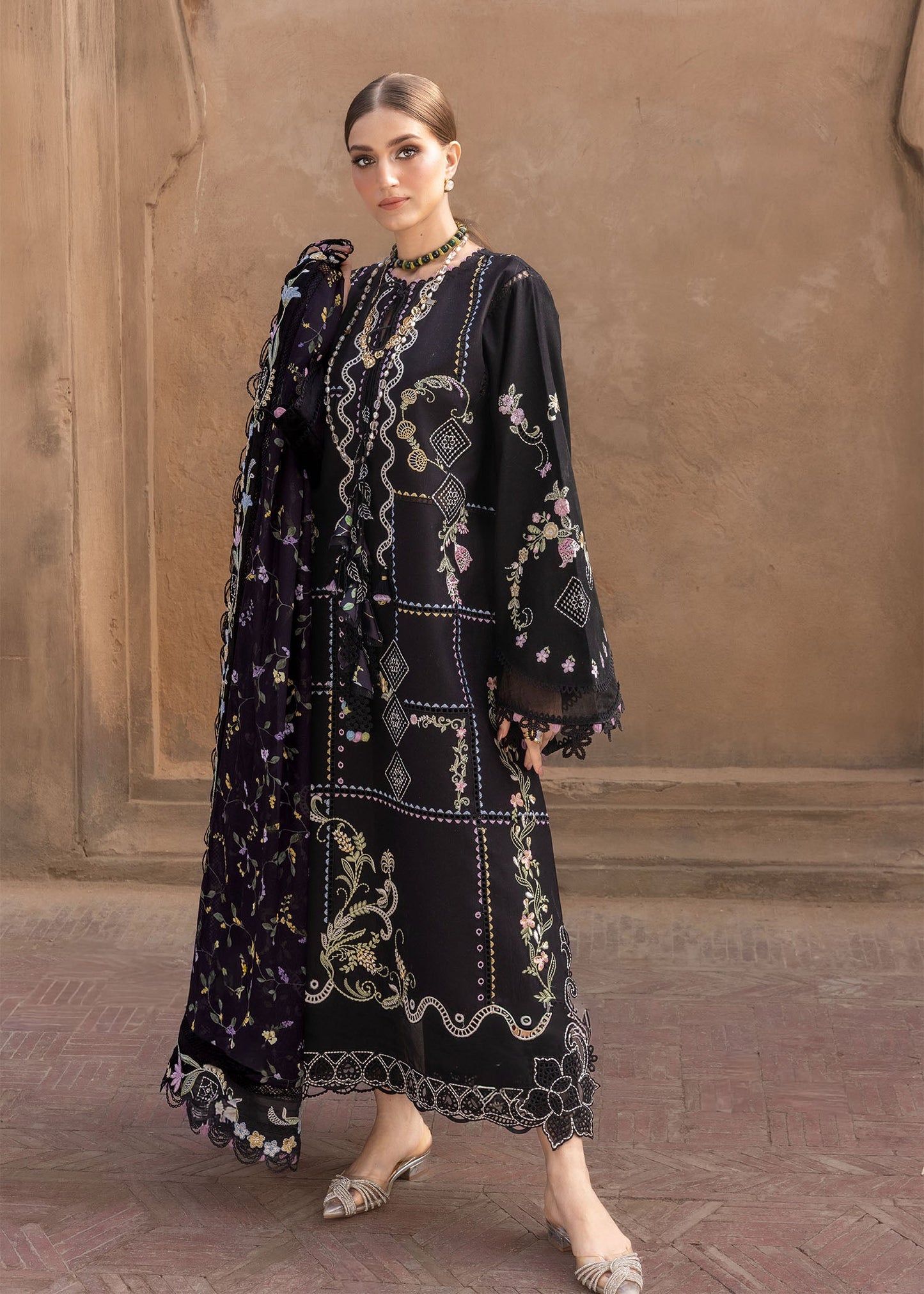 CRIMSON LAWN LUXURY EMBROIDERED 3 PC WITH EMBROIDERED BACK AND DUPATA