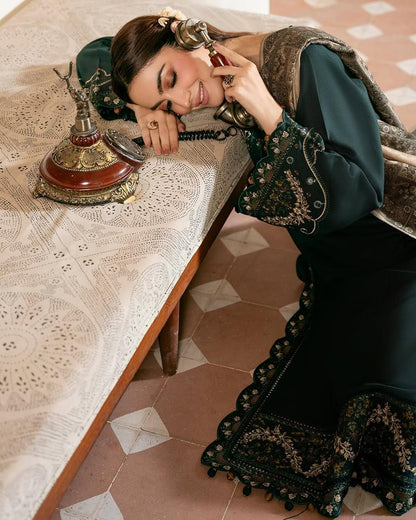 Izel Lawn Embroidered 3 PC