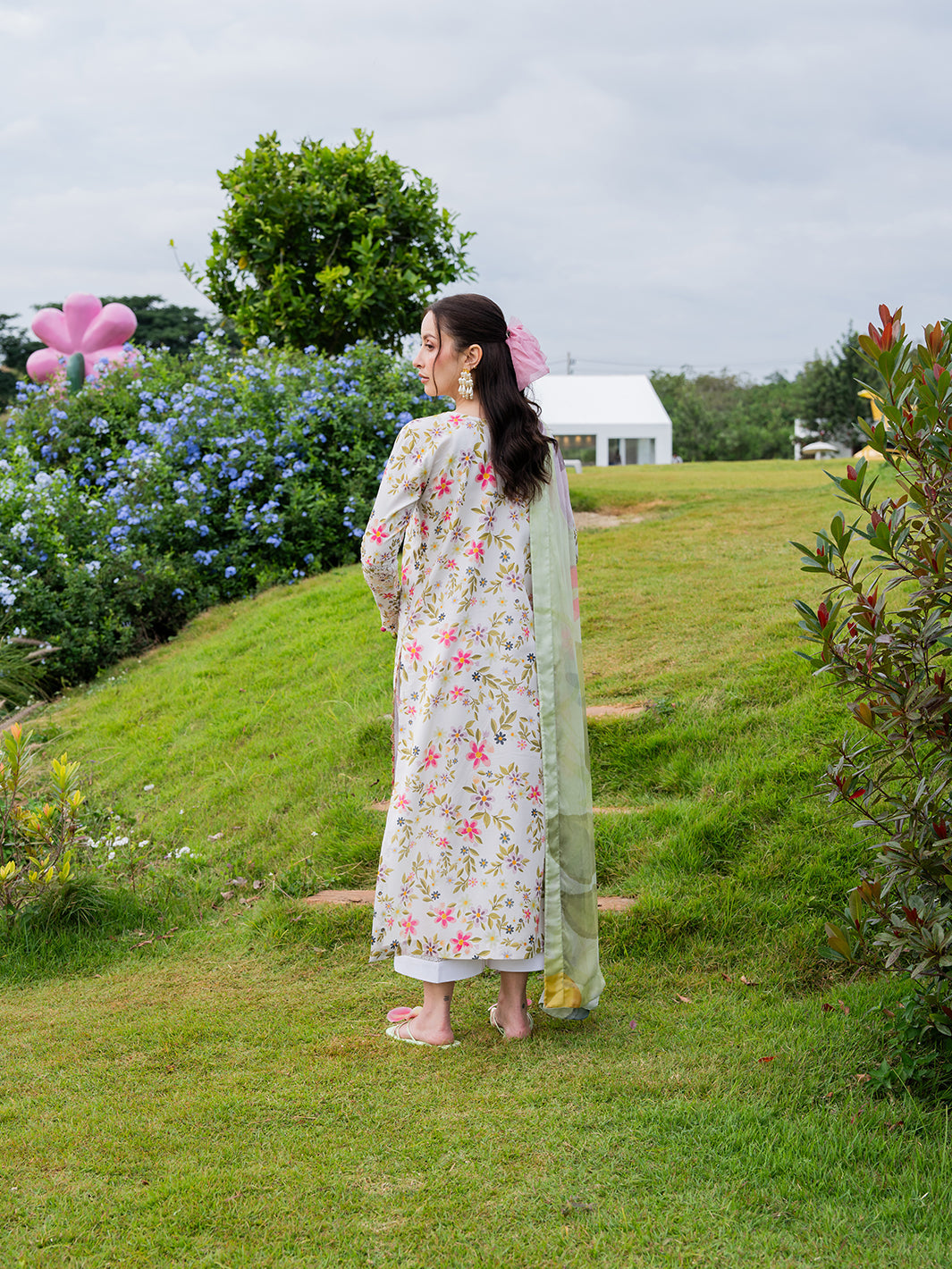 IZEL LAWN EMBROIDERED 3 PC WITH EMBROIDERED DUPPATA