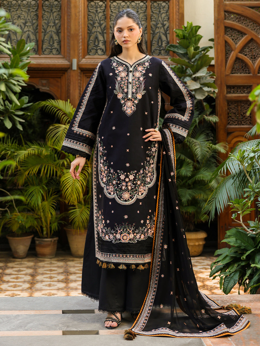 MAHNUR LUXURY WINTER EMBROIDERED 3 PC SUIT WITH EMBROIDERED SHAWL