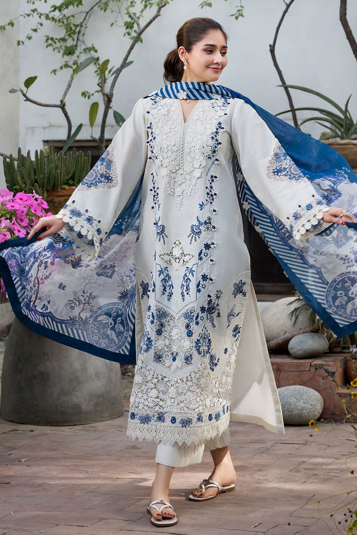 MOTIFZ LUXURY LAWN EMBROIDERED 3 PC WITH EMBROIDERED SOFT DUPPATA