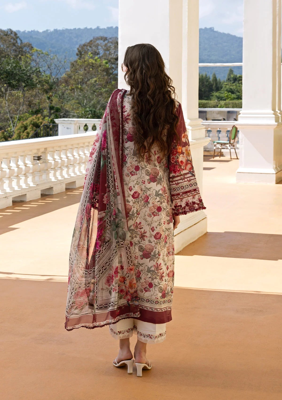 ELAF LAWN 3 PC EMBROIDERED SUIT WITH EMBROIDERED READY DUPATA