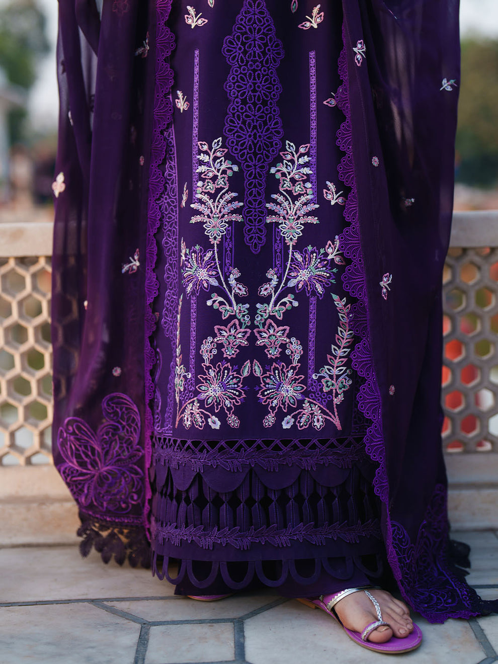 MAHNUR LUXURY WINTER EMBROIDERED 3 PC SUIT WITH EMBROIDERED SHAWL