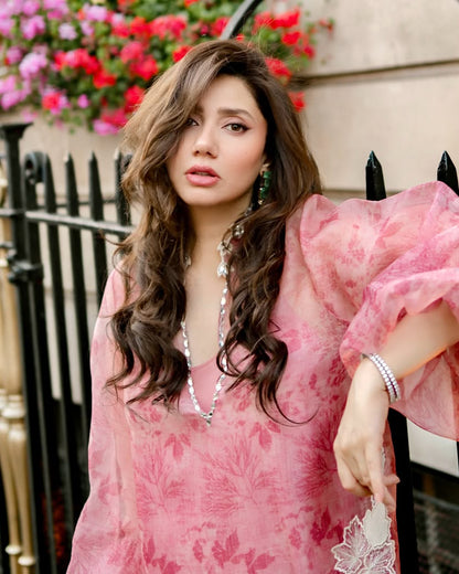 MAHIRA KHAN ORGANZA LUXURY EMBROIDERED SUIT WITH CUTWORK