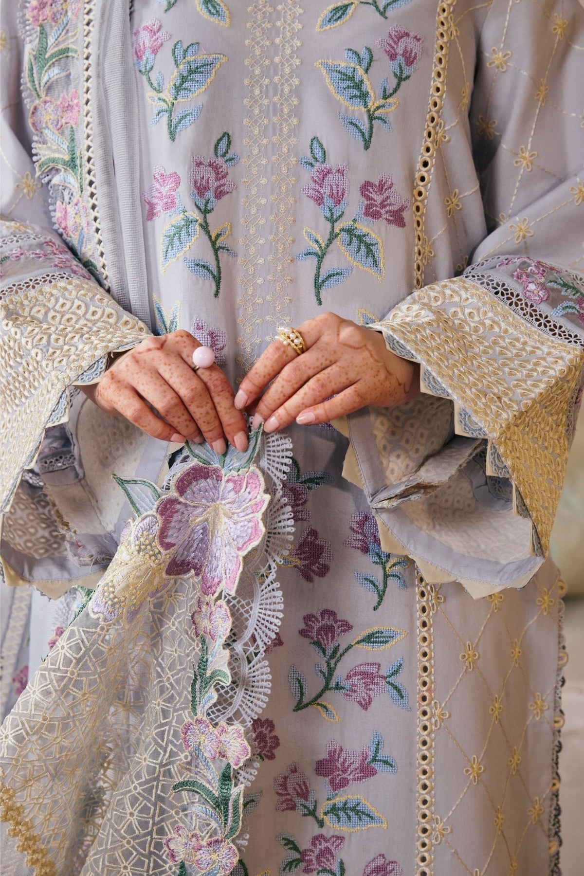 MARYAM HUSSAIN LUXURY LAWN EMBROIDERED 3 PC WITH EMBROIDERED DUPPATA
