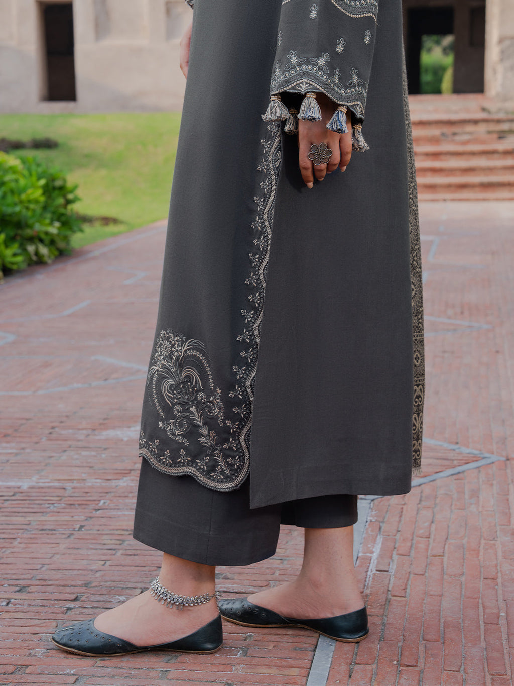 IZEL EMBROIDERED 3 PC ELEGANCE