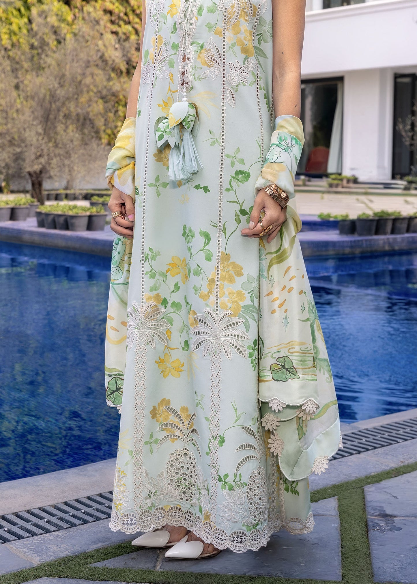 CRIMSON FLOW LUXURY LAWN EMBROIDERED 3 PC WITH SOFT LAWN DUPPATA