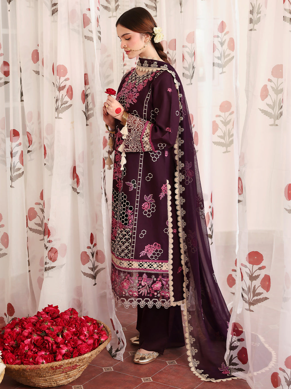 MAHNUR LAWN 3 PC LUXURY EMBROIDERED DUPATTA