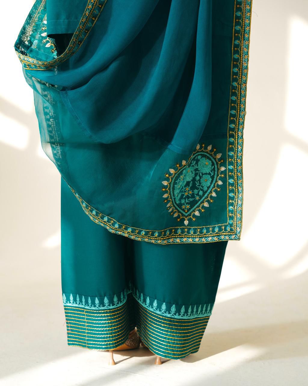 CROSS STITCH LAWN EMBROIDERD 3 PC WITH EMBROIDERED DUPATTA