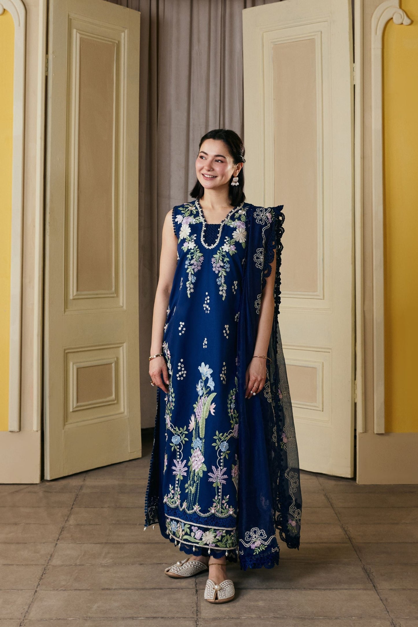 MARYAM HUSSAIN WINTER EMBROIDERED 3 PC SUIT WITH EMBROIDERED SHAWL