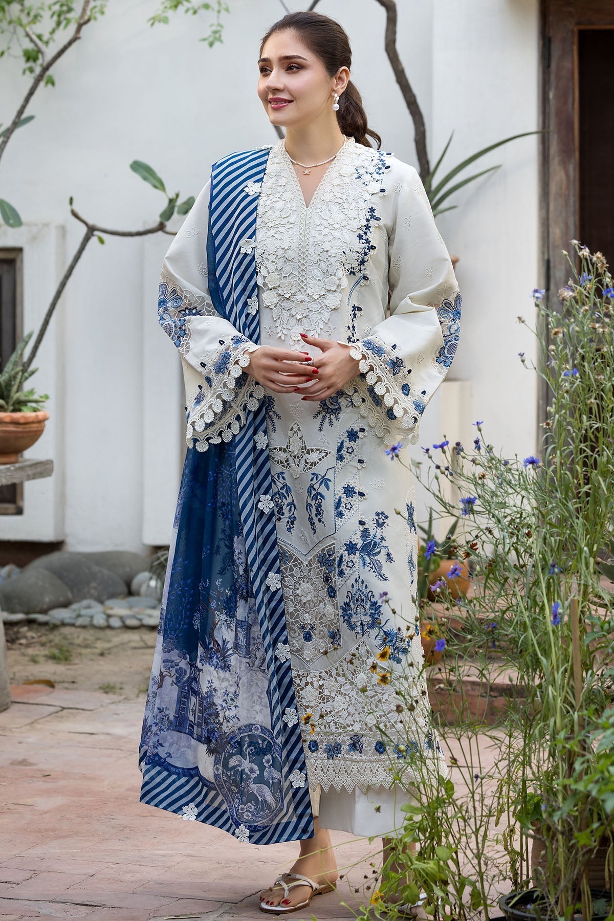 MOTIFZ LUXURY LAWN EMBROIDERED 3 PC WITH EMBROIDERED SOFT DUPPATA