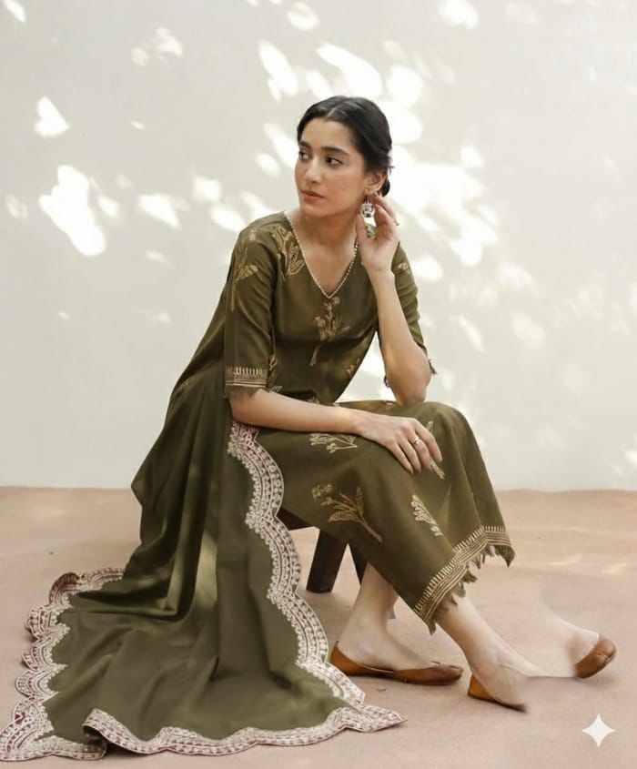 BATIK LAWN 3 PC EMBROIDERD WITH 4 SIDE READY TO WEAR DUPATTA