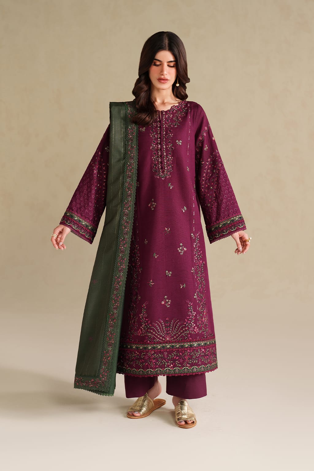 IZNIK WINTER EMBROIDERED 3 PC SUIT WITH EMBROIDERED SHAWL