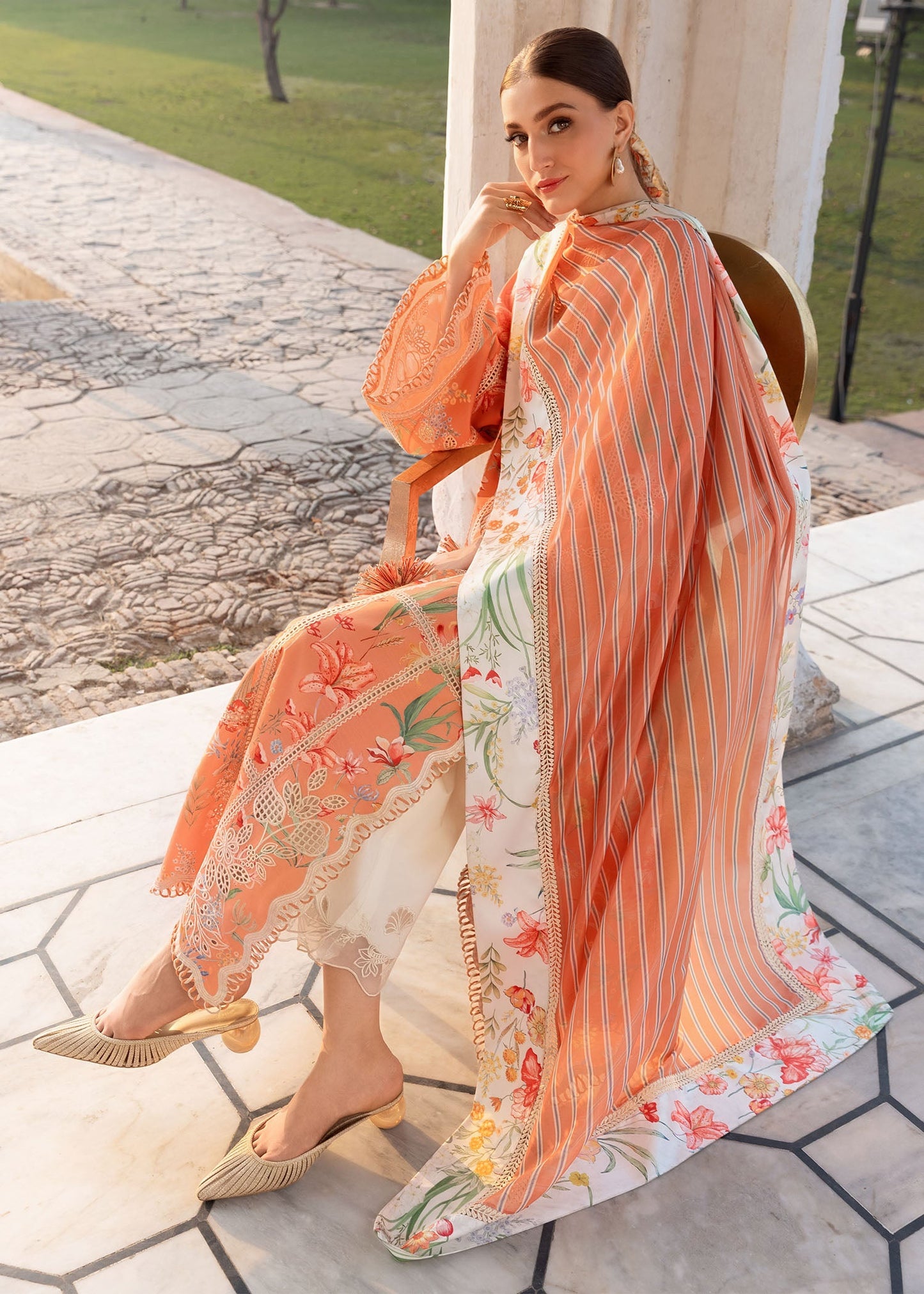 CRIMSON LAWN EMBROIDERED LAWN 3 PC WITH SOFT LAWN DUPPATA