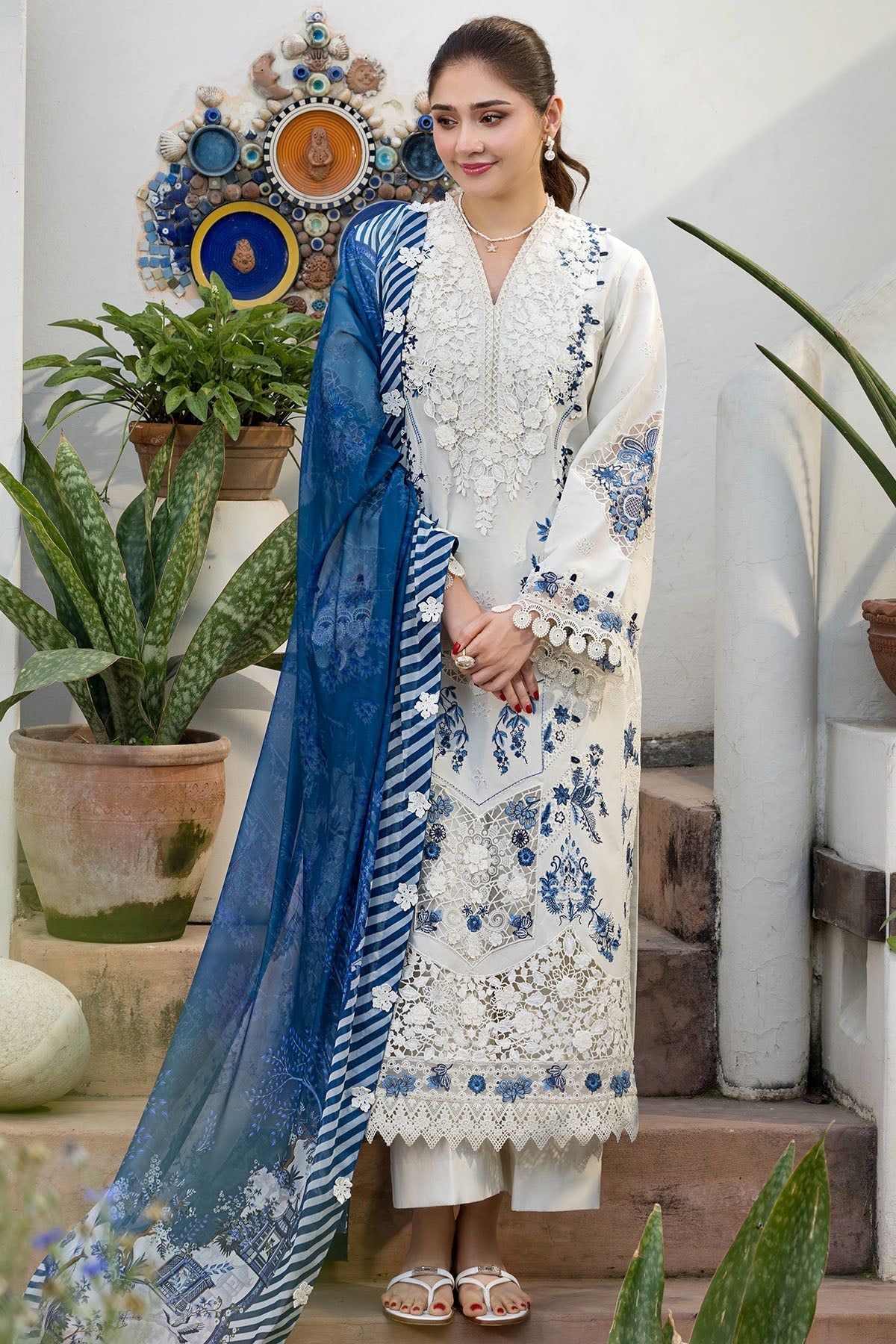 MOTIFZ LUXURY LAWN EMBROIDERED 3 PC WITH EMBROIDERED SOFT DUPPATA