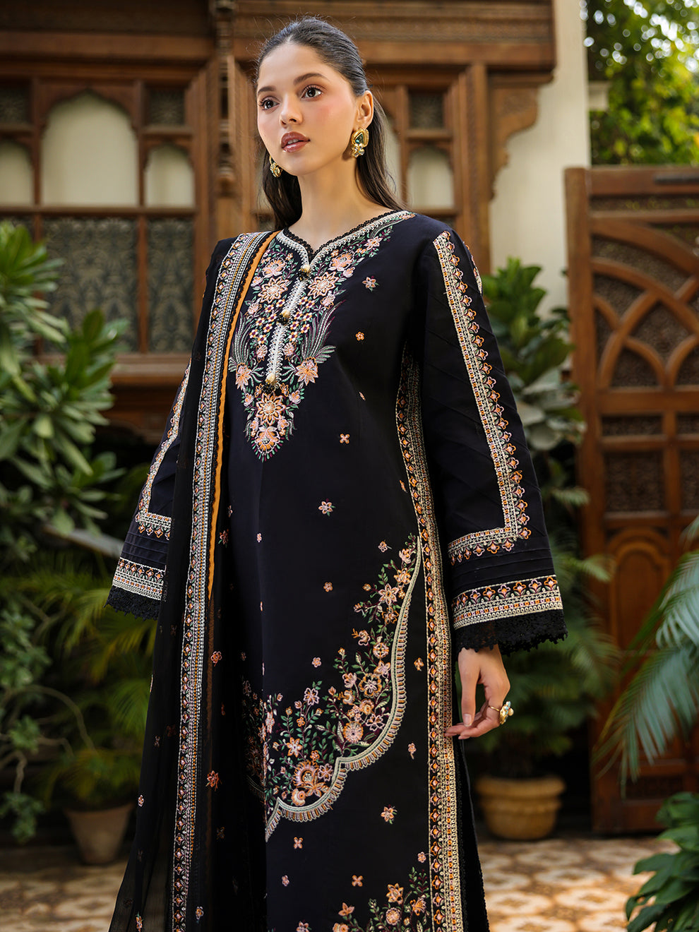 MAHNUR LUXURY WINTER EMBROIDERED 3 PC SUIT WITH EMBROIDERED SHAWL