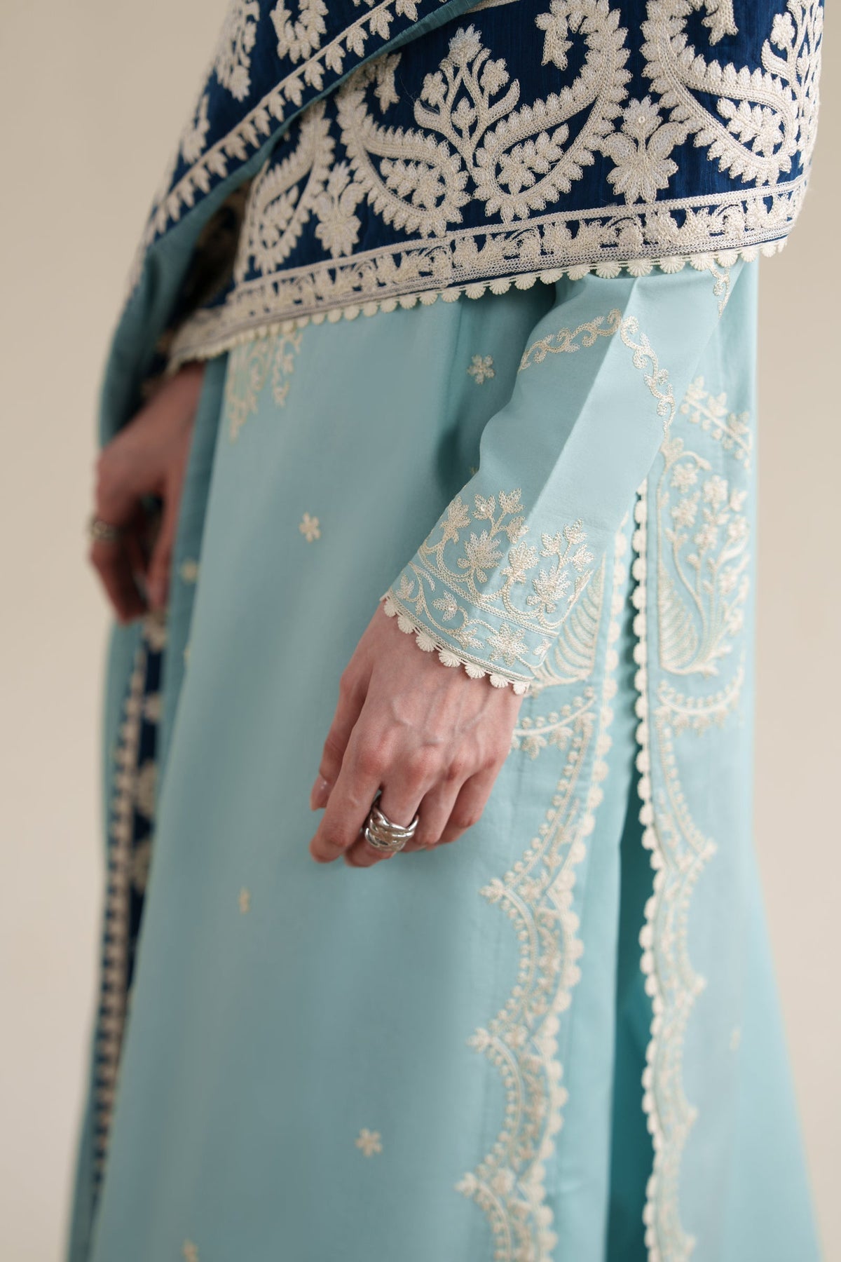 ZAIB LUXURY WINTER EMBROIDERED 3 PC SUIT WITH EMBROIDERED SHAWL
