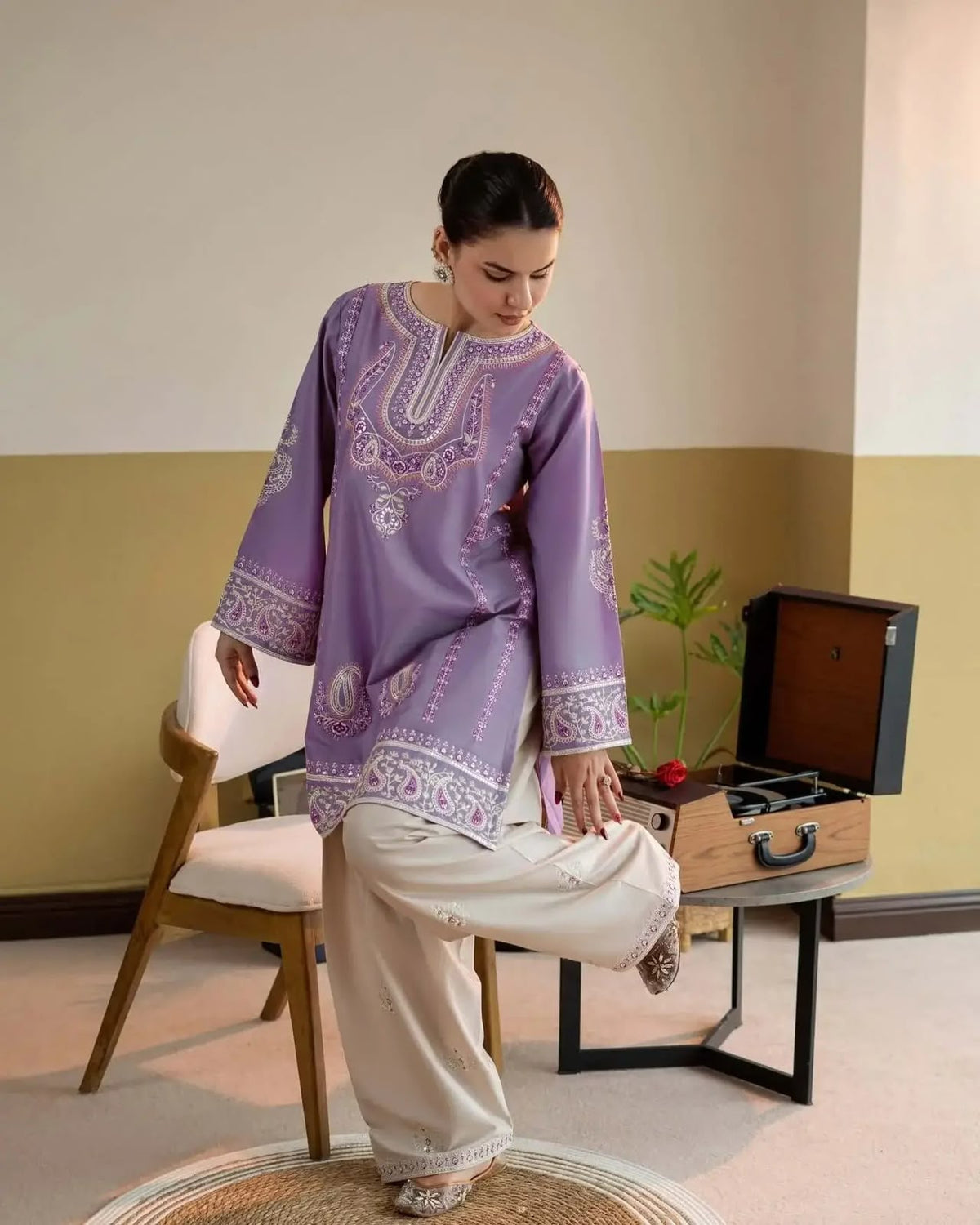 URGE 2 EMBROIDERED SUIT WITH EMBROIDERED TROUSER