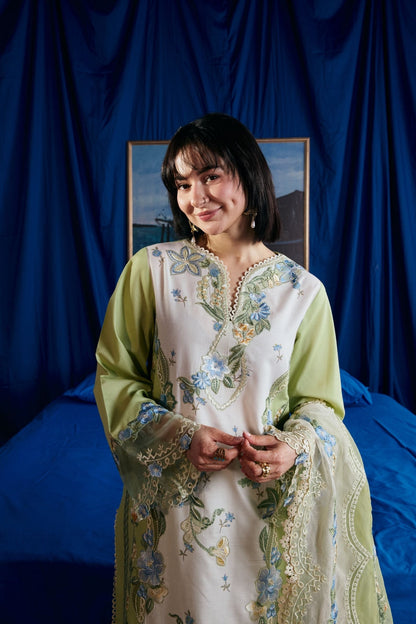 MARYAM HUSSAIN WINTER LUXURY EMBROIDERED 3 PC SUIT WITH EMBROIDERED SHAWL