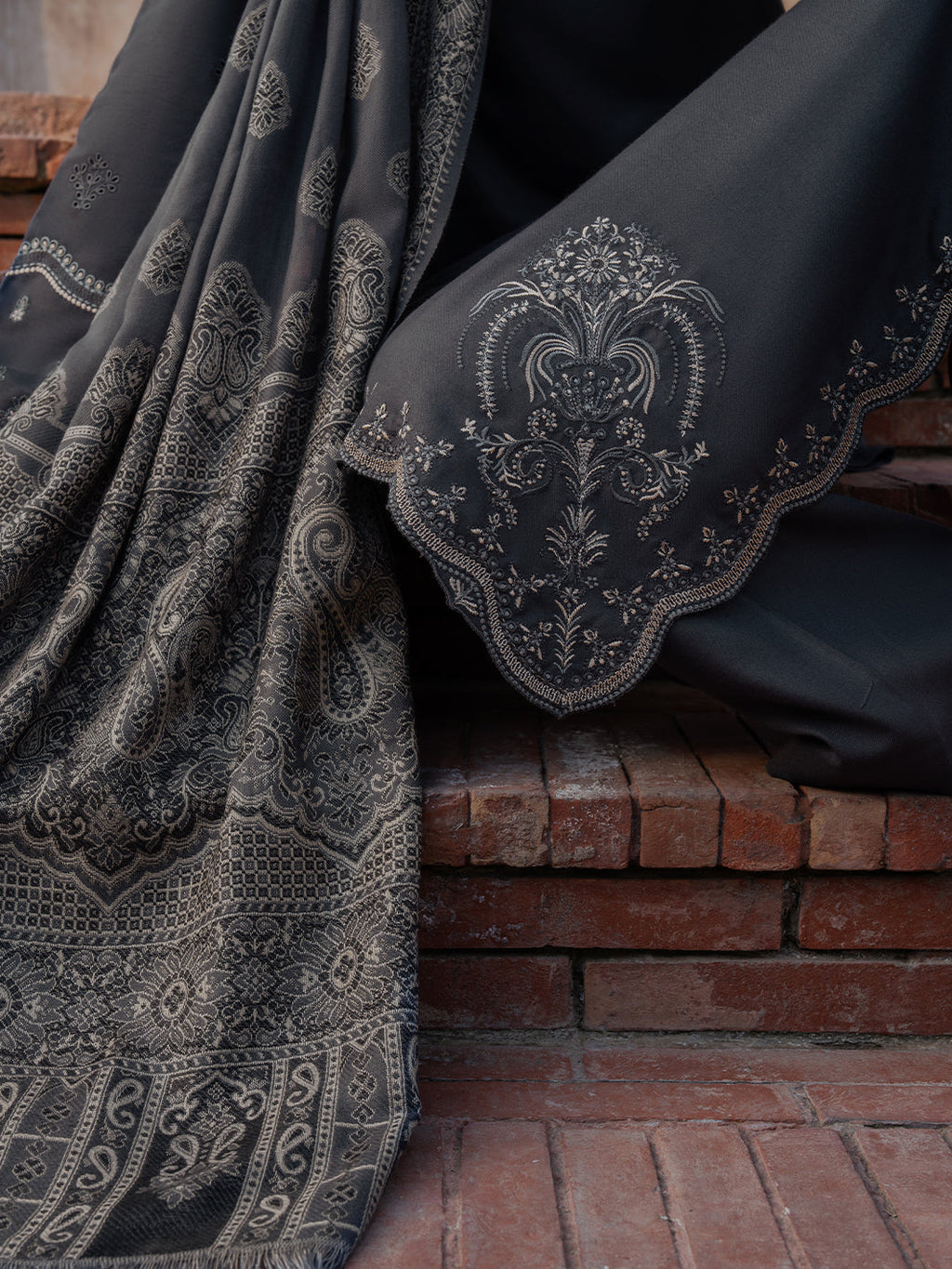 IZEL EMBROIDERED 3 PC ELEGANCE