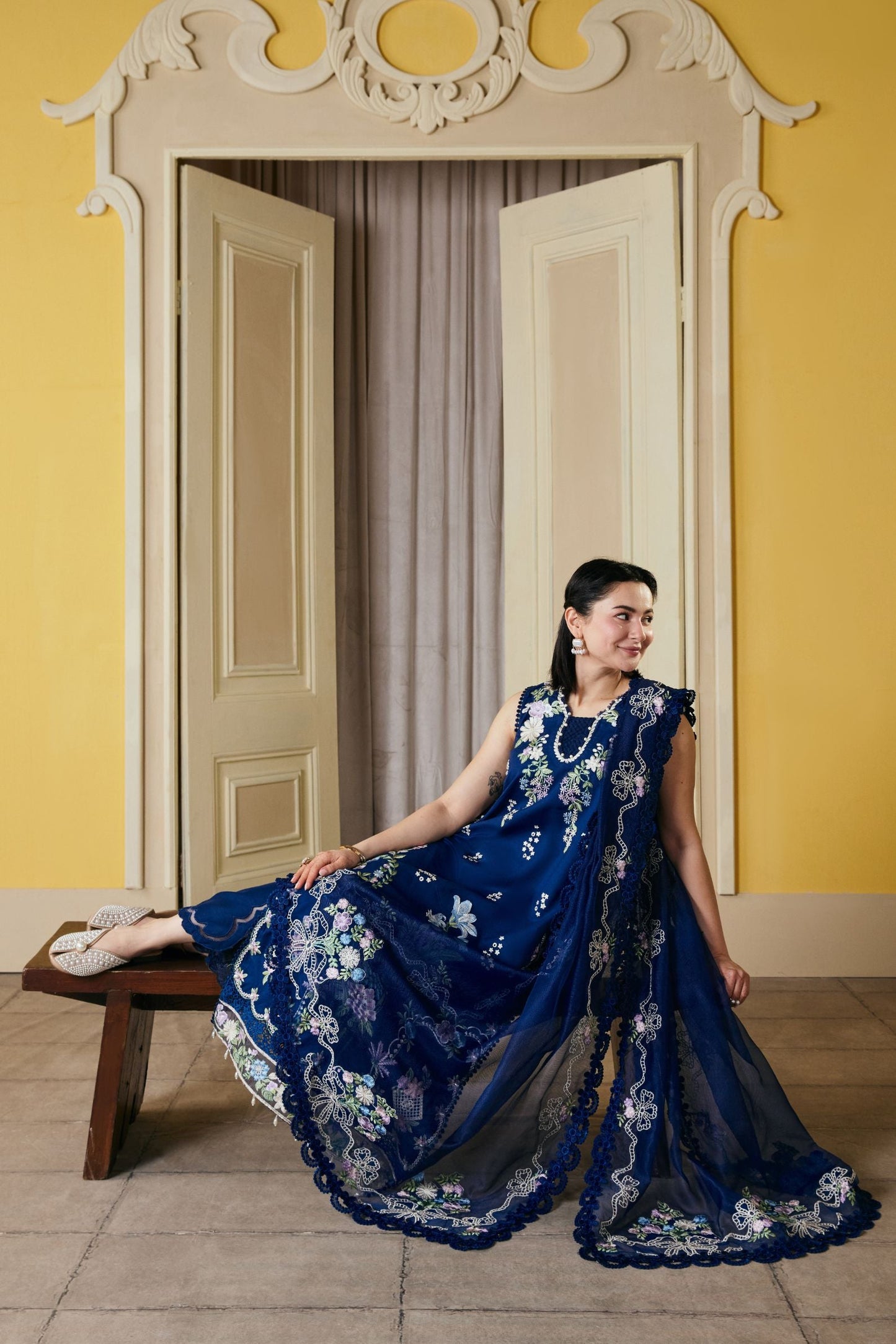 MARYAM HUSSAIN WINTER EMBROIDERED 3 PC SUIT WITH EMBROIDERED SHAWL