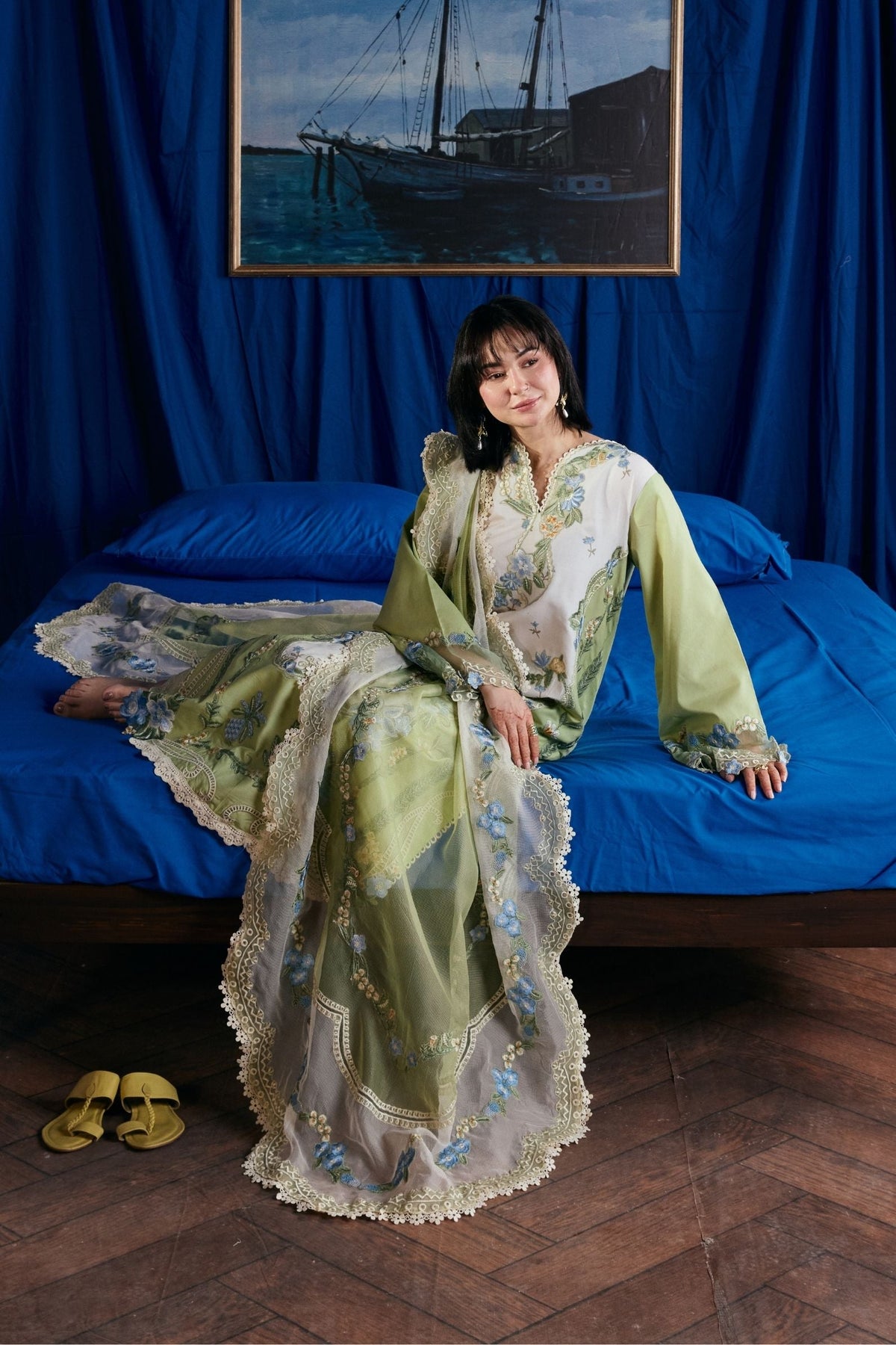 MARYAM HUSSAIN WINTER LUXURY EMBROIDERED 3 PC SUIT WITH EMBROIDERED SHAWL