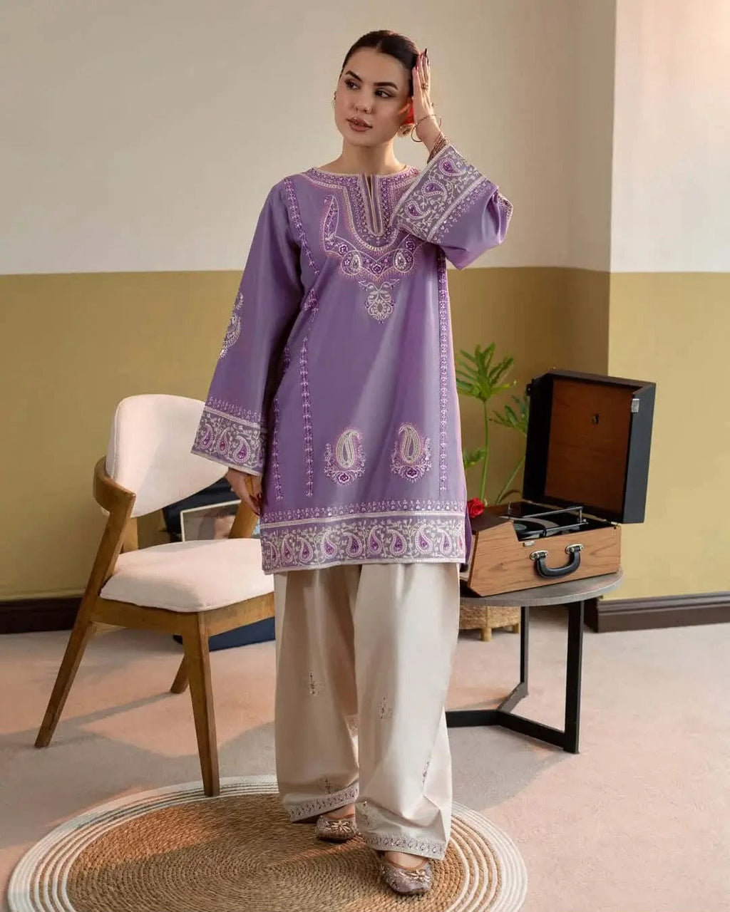 URGE 2 EMBROIDERED SUIT WITH EMBROIDERED TROUSER