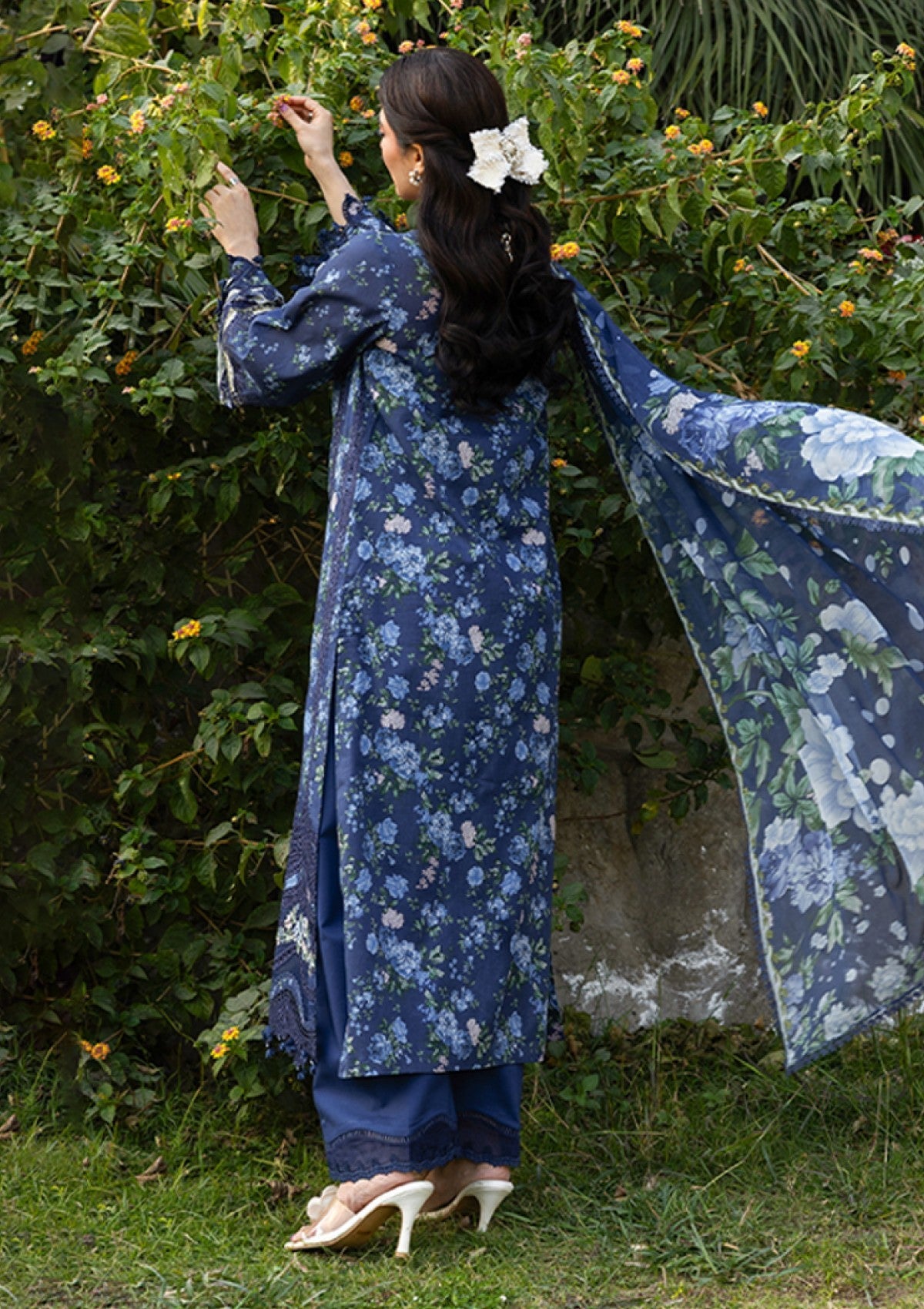 ELAF LUXURY LAWN EMBROIDERED 3 PC WITH SOFT LAWN DUPPATA