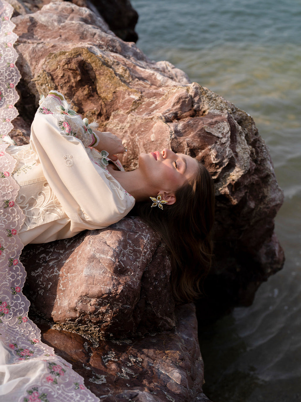 MAHNUR LAWN LUXURY EMBROIDERED 3 PC WITH READY TO WEAR DUPATTA