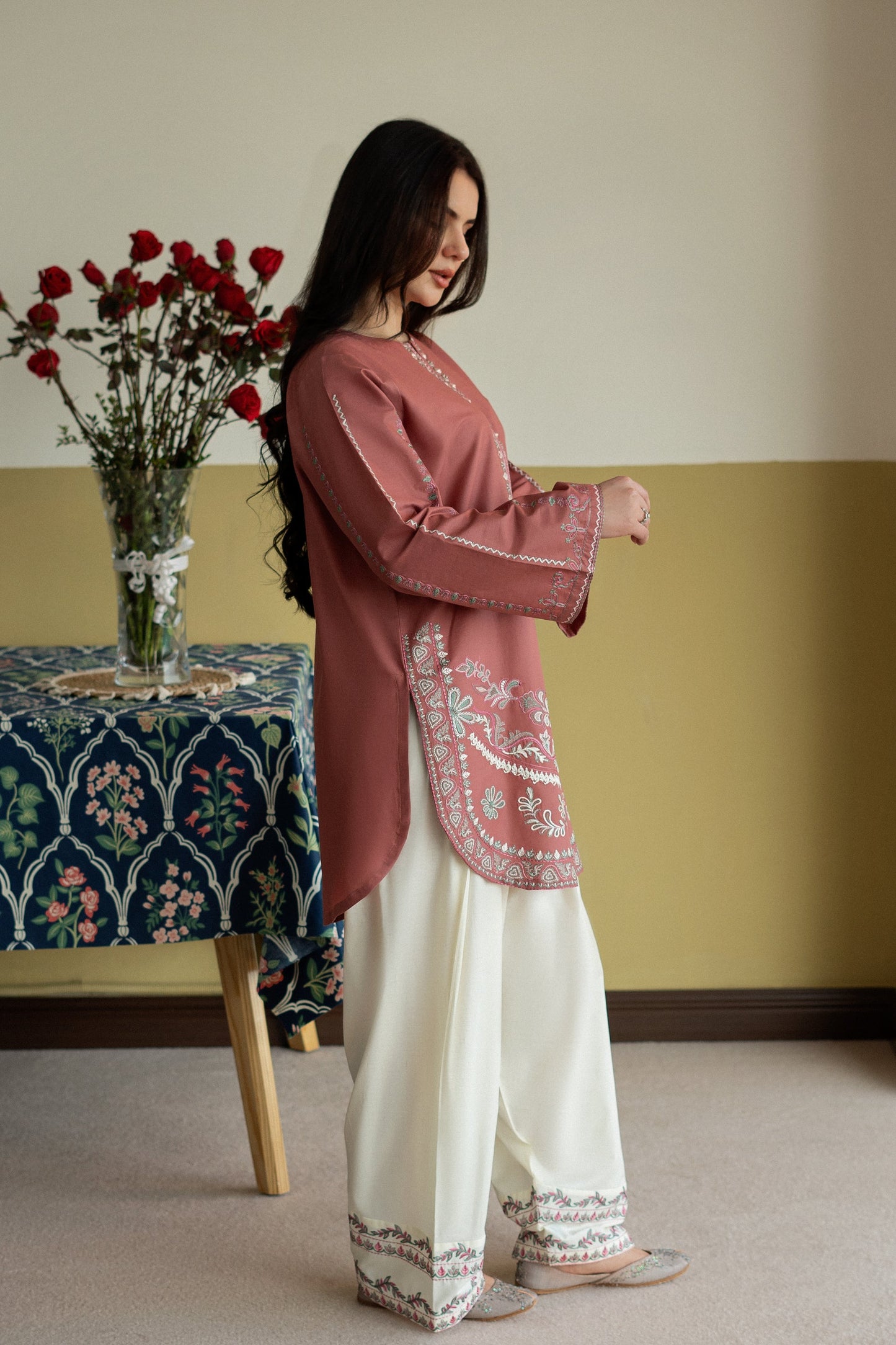 URGE LAWN 2 PC EMBROIDERD WITH EMBROIDERED TROUSER