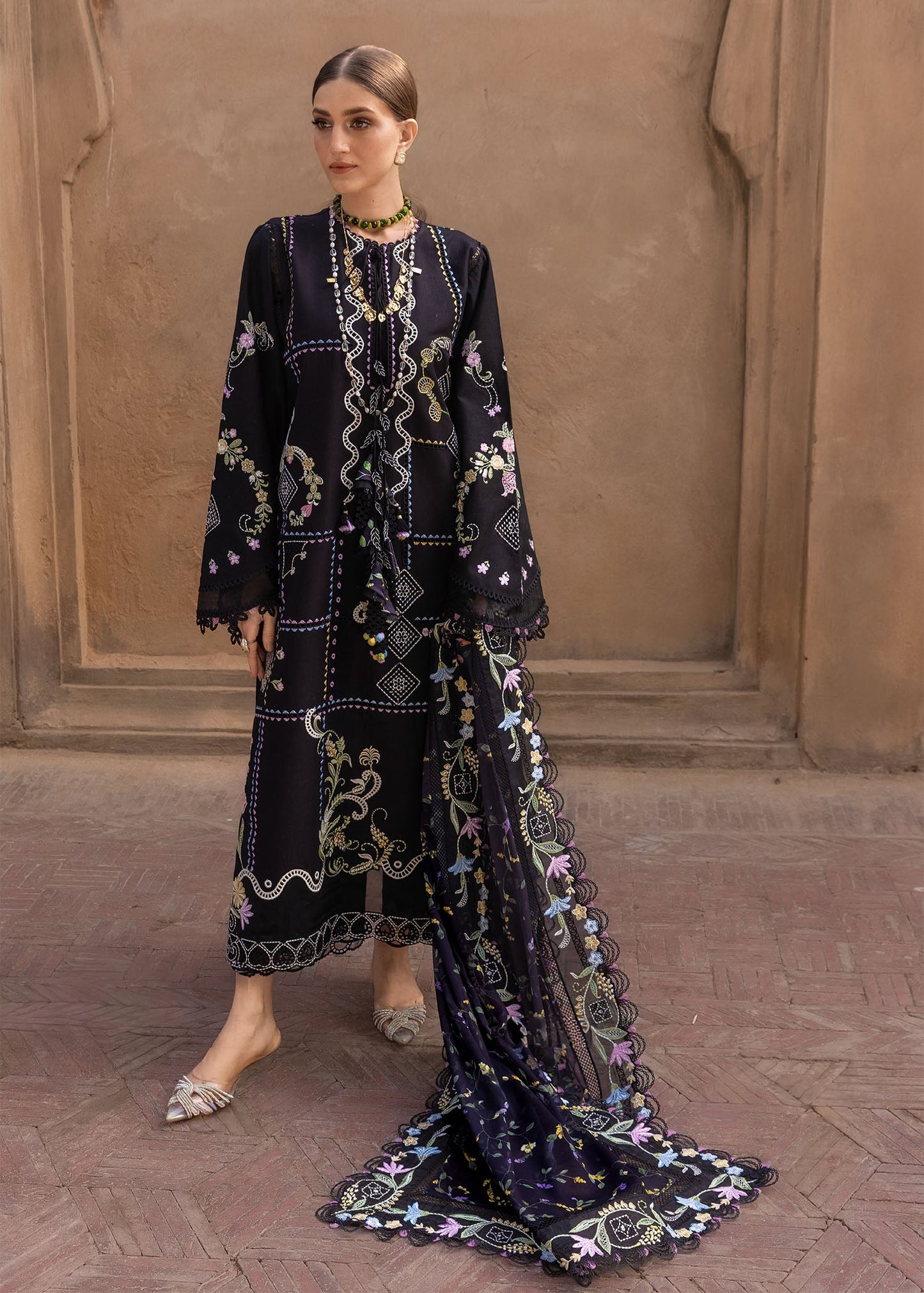 CRIMSON LAWN LUXURY EMBROIDERED 3 PC WITH EMBROIDERED BACK AND DUPATA