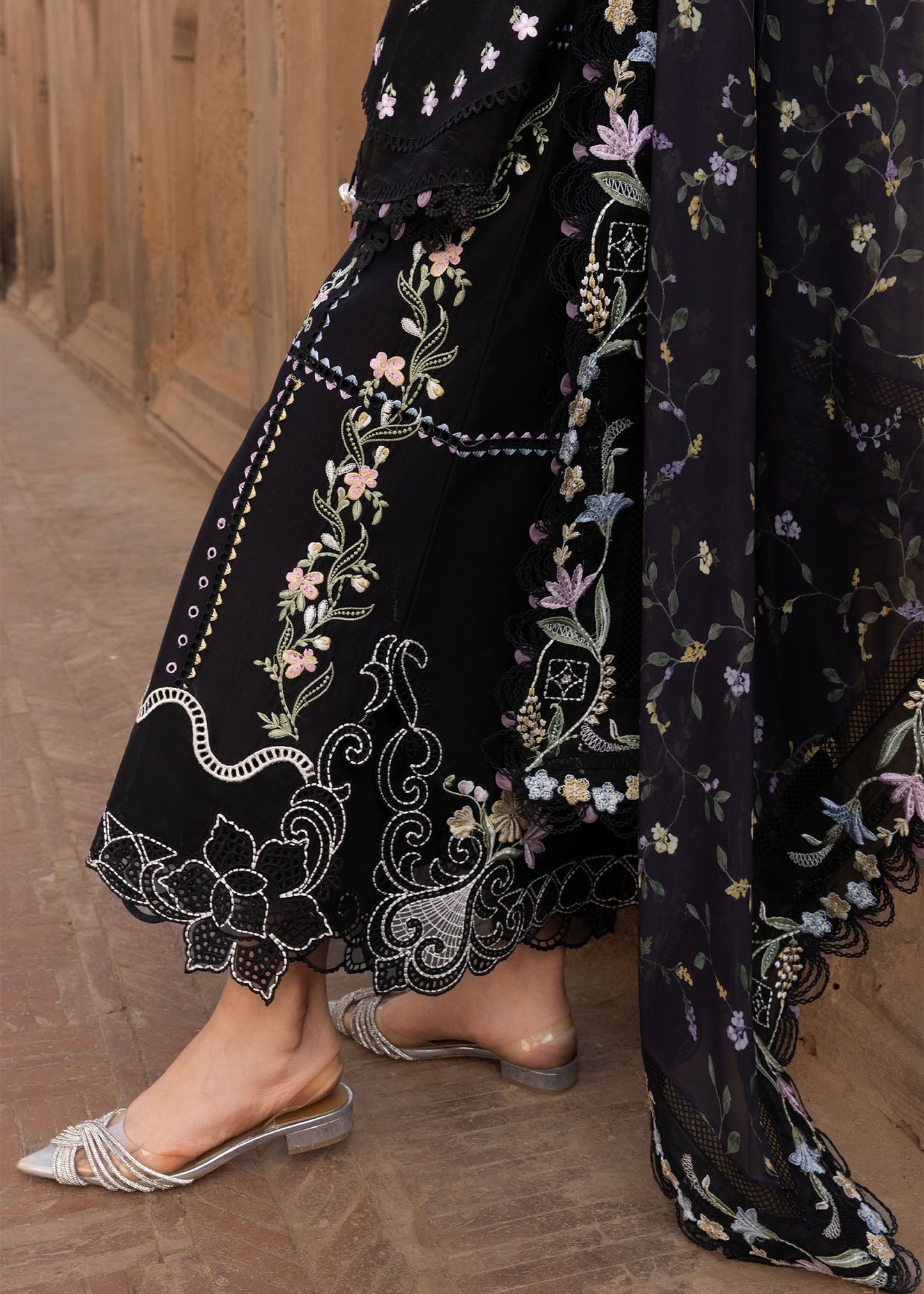 CRIMSON LAWN LUXURY EMBROIDERED 3 PC WITH EMBROIDERED BACK AND DUPATA