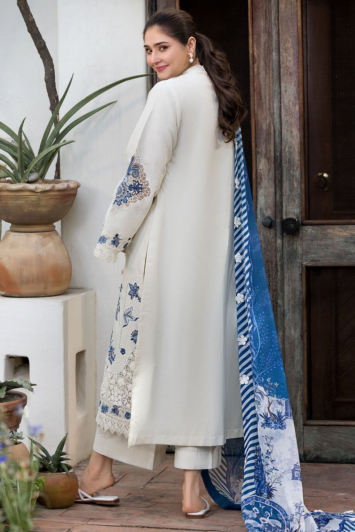 MOTIFZ LUXURY LAWN EMBROIDERED 3 PC WITH EMBROIDERED SOFT DUPPATA