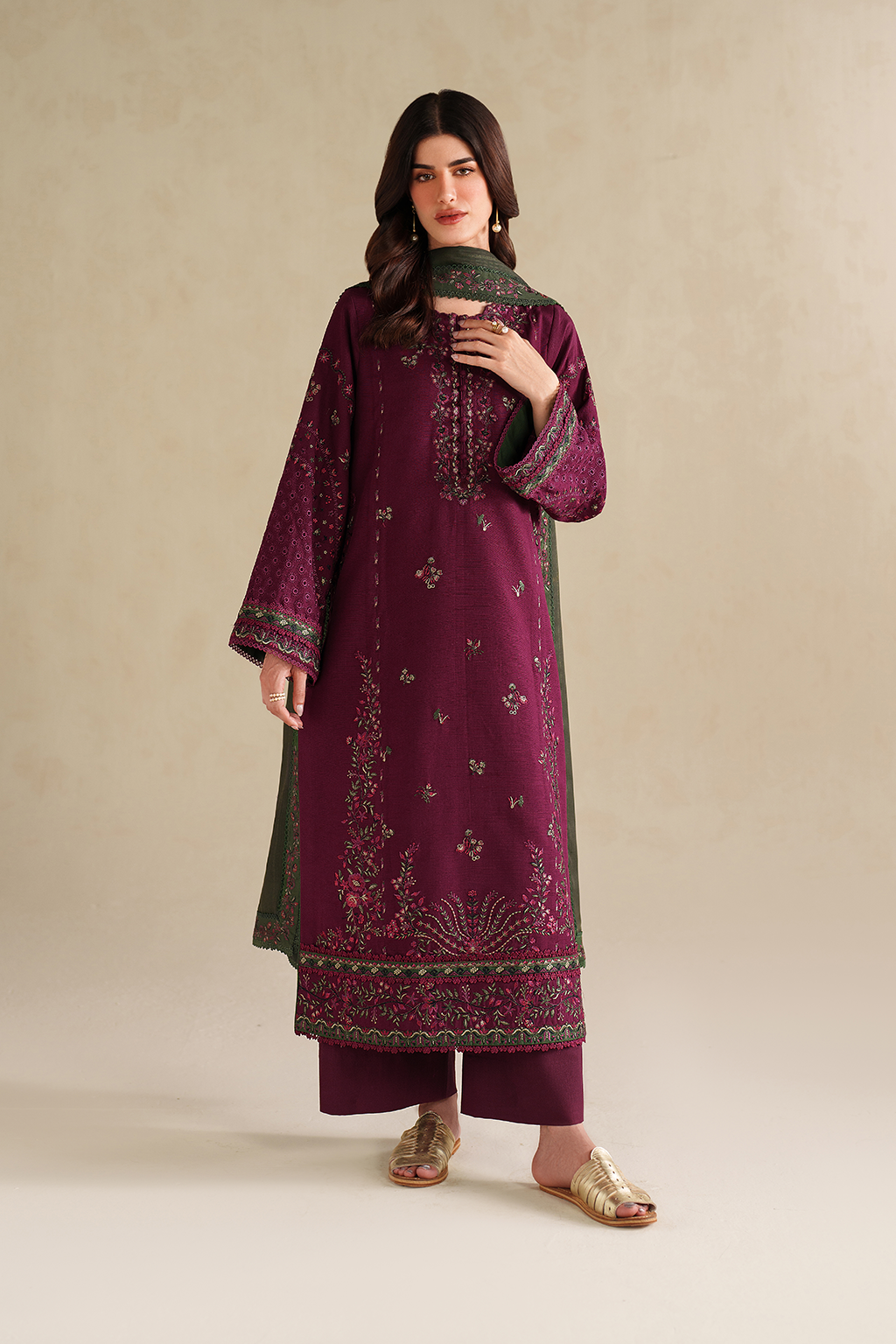 IZNIK WINTER EMBROIDERED 3 PC SUIT WITH EMBROIDERED SHAWL